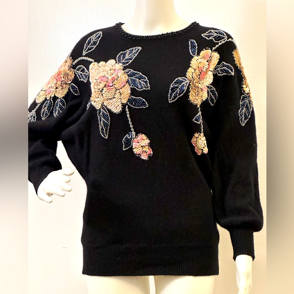 Vintage Sequin Flower Detail Sweater Size M-L